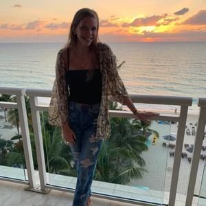 Meet your Posher, Olivia